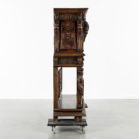 Crédence ou buffet à deux portes richement sculpté, en noyer… (photo 5)
