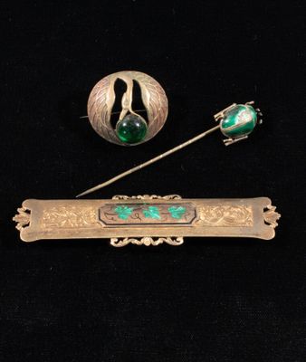 an image of a broochle and a broochle pin on a black background