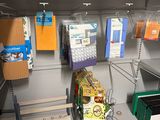 de nombreux articles à vendre sur les étagères du magasin