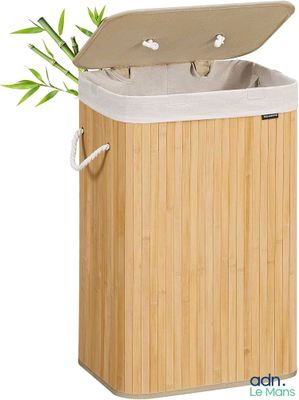 un panier à linge en bois muni d'un couvercle et de poignées en bambou