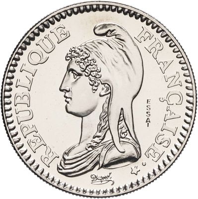 gros plan d'une pièce de monnaie sur laquelle figure une tête de femme