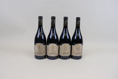 trois bouteilles de vin sont alignées sur une surface blanche