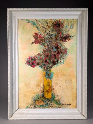 tableau représentant un vase de fleurs dans un cadre blanc accroché au mur