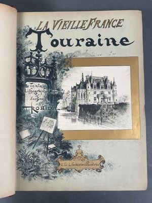 un livre ouvert avec l'image d'un château en arrière-plan