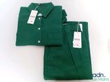 Polo et pantalon verts pour homme, avec leurs étiquettes encore attachées