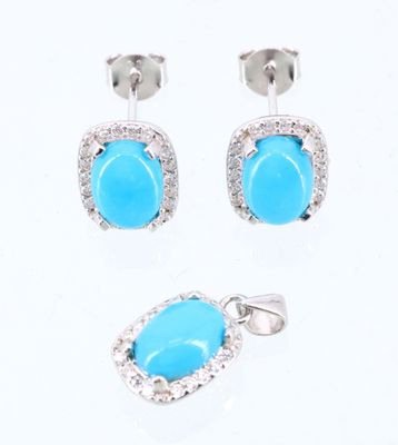 une paire de boucles d'oreilles et un pendentif en turquoise et diamants
