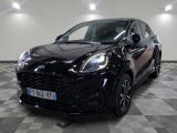 la photo d'une voiture noire garée dans un garage