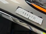 a sticker that says vauto on the front of a car