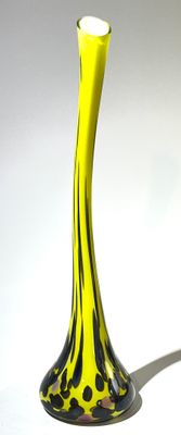 Dans le goût de Clichy, vase soliflore en verre soufflé et teinté à dé - Photo 1