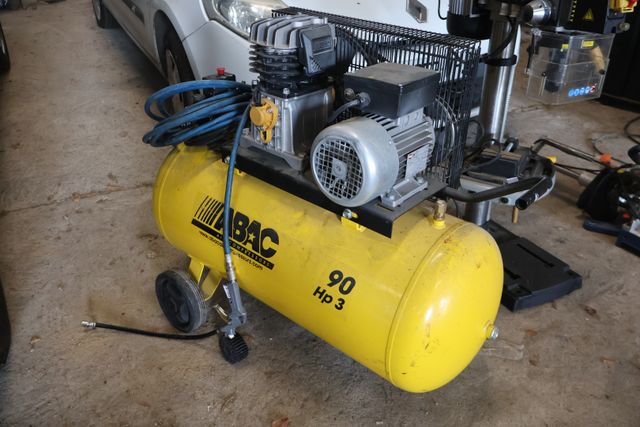 ABAC 90 HP3 – Compresseur à air 90Litres, 230V de 2017