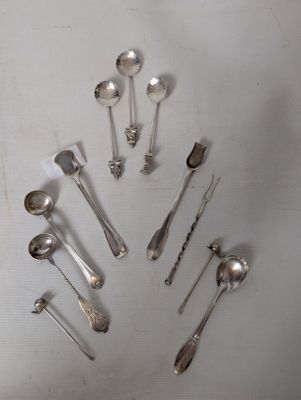 a lot of silver spoons and spoon spoons on a table