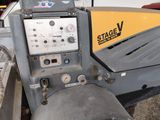 a machine that is sitting on the ground next to a building