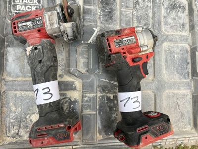 two tools that are sitting on top of each other