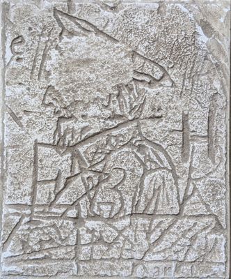 un gros plan sur une sculpture en pierre représentant un homme à cheval