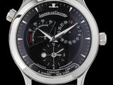 une image d'une montre en gros plan sur fond noir