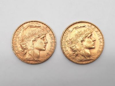 deux souverains d'or, dont l'un représente la tête d'une femme et l'autre une couronne