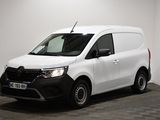 la camionnette blanche est garée dans une pièce au sol en damier
