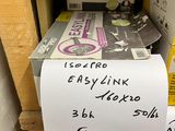 une étiquette sur une boîte portant la mention « easylink »