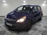 la photo d'une voiture bleue garée dans un garage