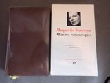 un livre avec l'image d'un homme dessus