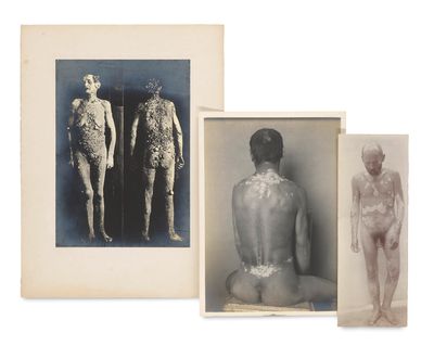 deux vieilles photos d'un homme et d'une femme debout l'un à côté de l'autre