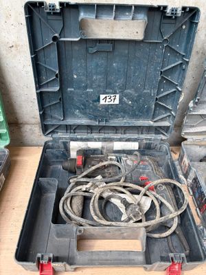 Un perforateur BOSCH GBH2-20D.