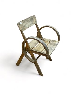 Fauteuil en bois à accoudoirs thermoformé. H : 84 cm Veuillez demander - Photo 1