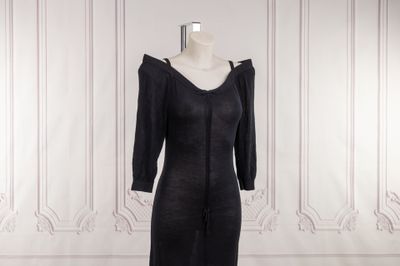 une image d'une robe sur un mannequin