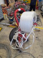 T25: Cercleuse manuelle, lot d'outillage manuel, 3 enrouleur… (photo 2)