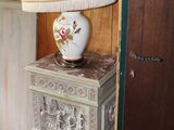 a lamp that is sitting on top of a table