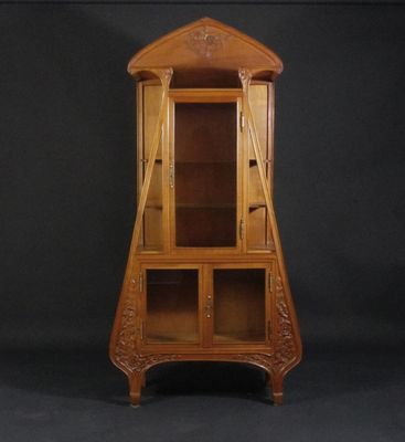 Vitrine de présentation de forme trapézoïde en merisier mass… - Photo 1