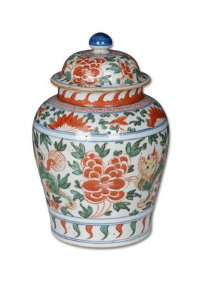 Chine, XVIIe siècle Potiche couverte en porcelaine et émaux …