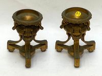 Paire de supports de coupe en bronze doré et ciselé de style…