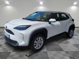 SUV Toyota C-HR 2020 dans une pièce blanche au sol à carreaux