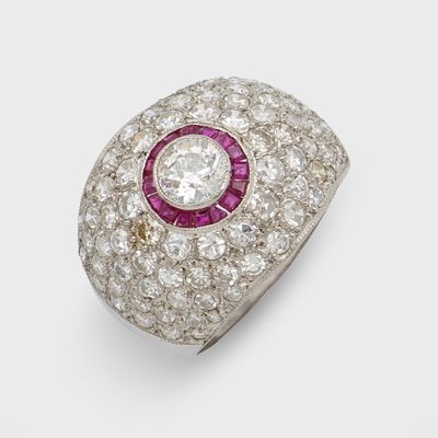 une bague en diamant et rubis, signée Van Cleef