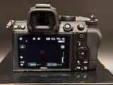 a camera that is sitting on top of a table
