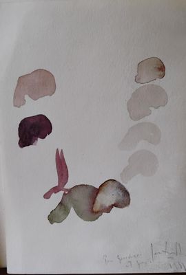 une photo d'un dessin représentant un visage réalisé à l'aquarelle
