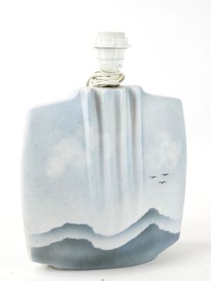 a picture of a blue and white vase with a mountain scene on it