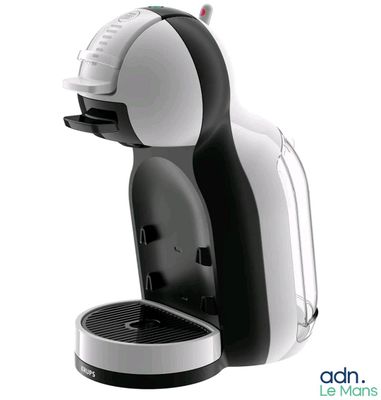 une image d'une machine à café sur fond blanc