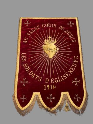 une bannière rouge et dorée ornée d'une couronne