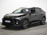 Le nouveau SUV Toyota C-HR est exposé dans un showroom