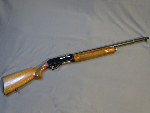 Cat C :  N° 444488 - Fusil semi-automatique Cal 12/ 70 choke Amov...