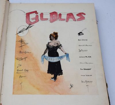 un vieux livre sur lequel figure le dessin d'une femme en robe noire
