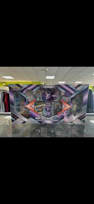 une photo montrant un grand présentoir de vêtements dans un magasin