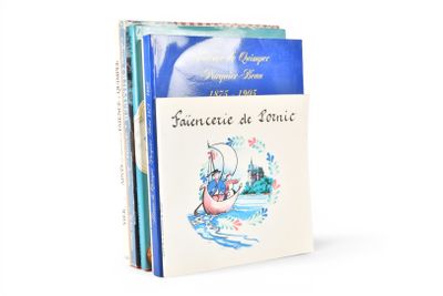 trois livres pour enfants sont empilés les uns sur les autres