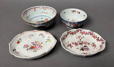 trois types différents de bols chinois et des bols posés sur une table