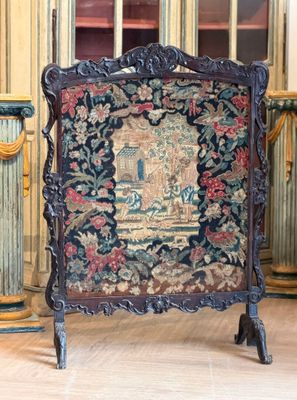 ECRAN DE FOYER de style Louis XV à décor de rinceaux végétau…