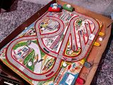 une boîte contenant un circuit de course miniature