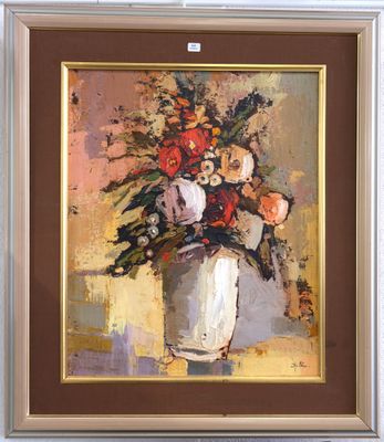 un tableau de fleurs dans un vase sur le mur