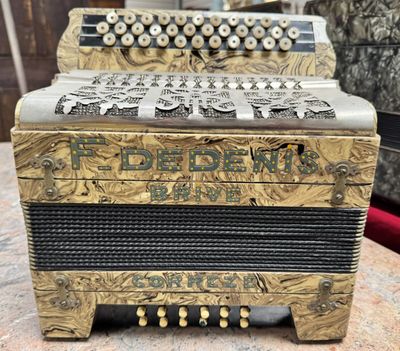 Accordéon FRANCOIS DEDENIS à Brives. Mixte, 3 rangs, 12 bass…
